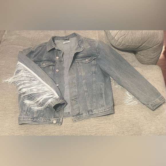 *NEW* Oversized Fringe Denim Jacket Size Large - Picture 9 of 16